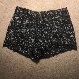 High waisted scalloped b/w polka dot shorts